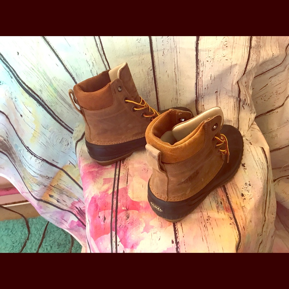 Sorel men boots.